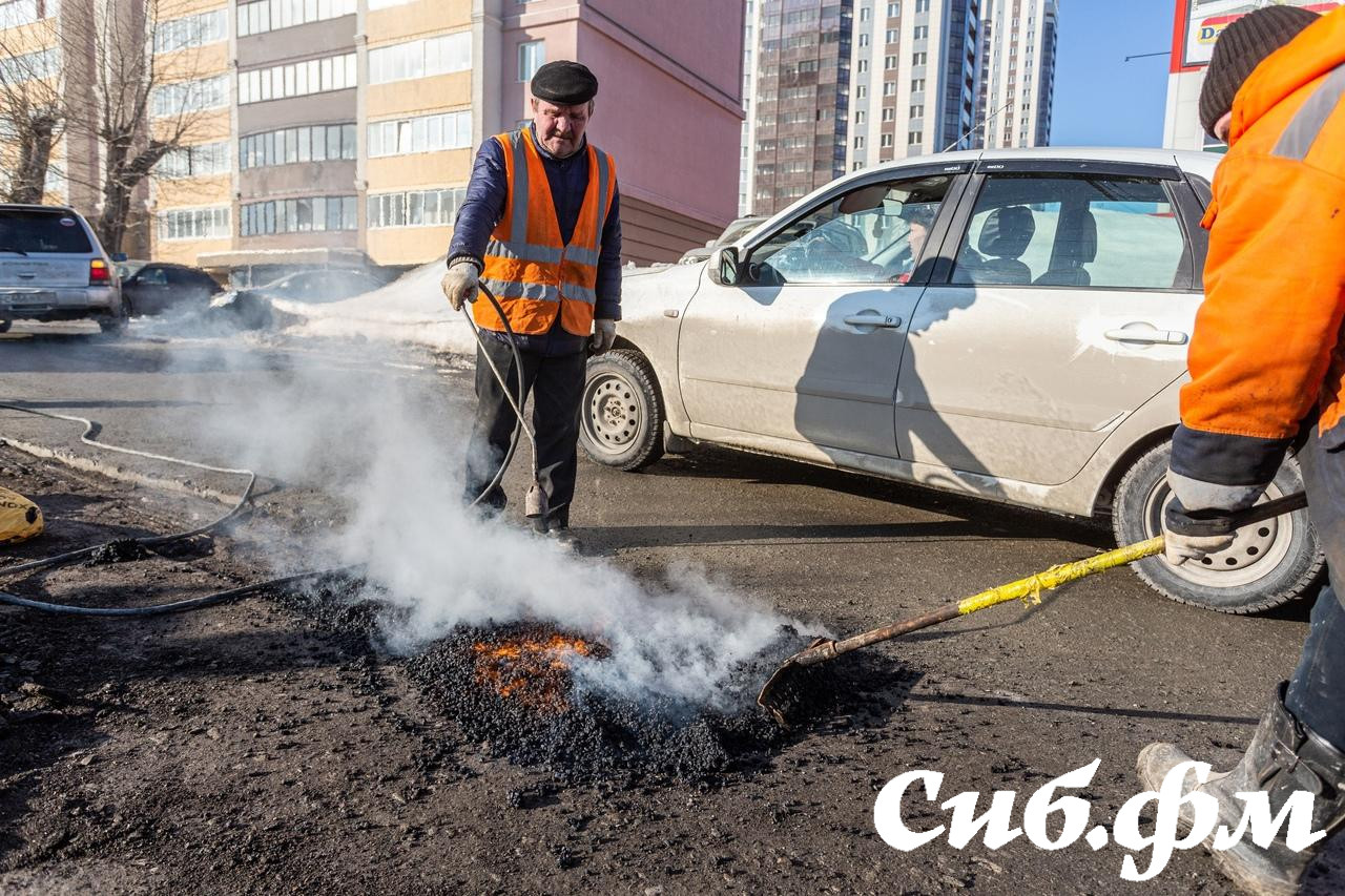 Фото В Новосибирской области провели ямочный ремонт на 7000 кв м дорог 4